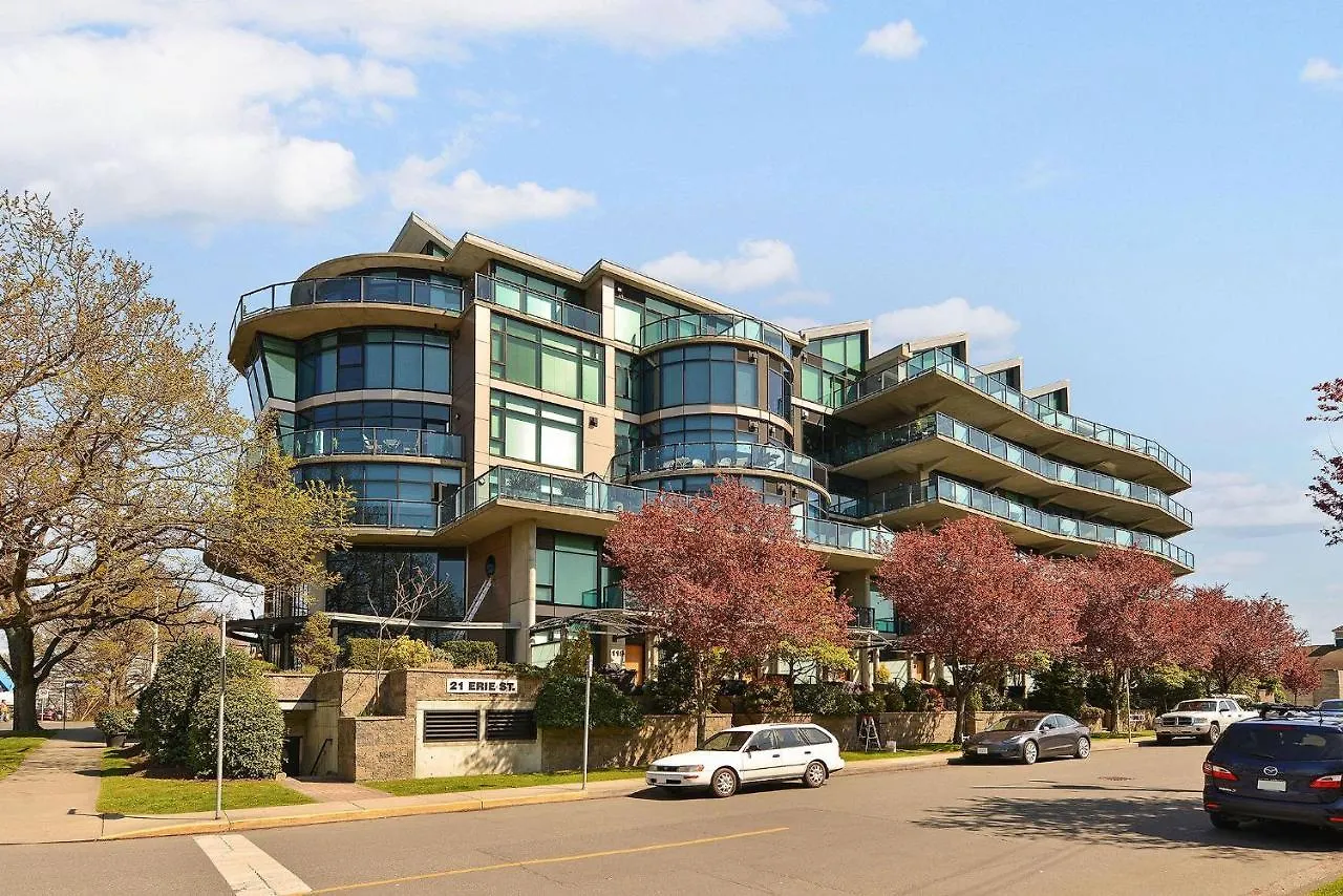 Harbourview Executive Condo Victoria Apartment