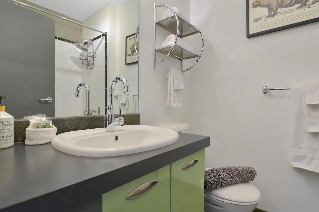 Harbourview Executive Condo Victoria Apartment